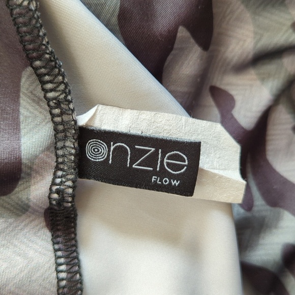 Onzie Flow Camouflage 3/4 Length Leggings Size Large - Picture 5 of 8